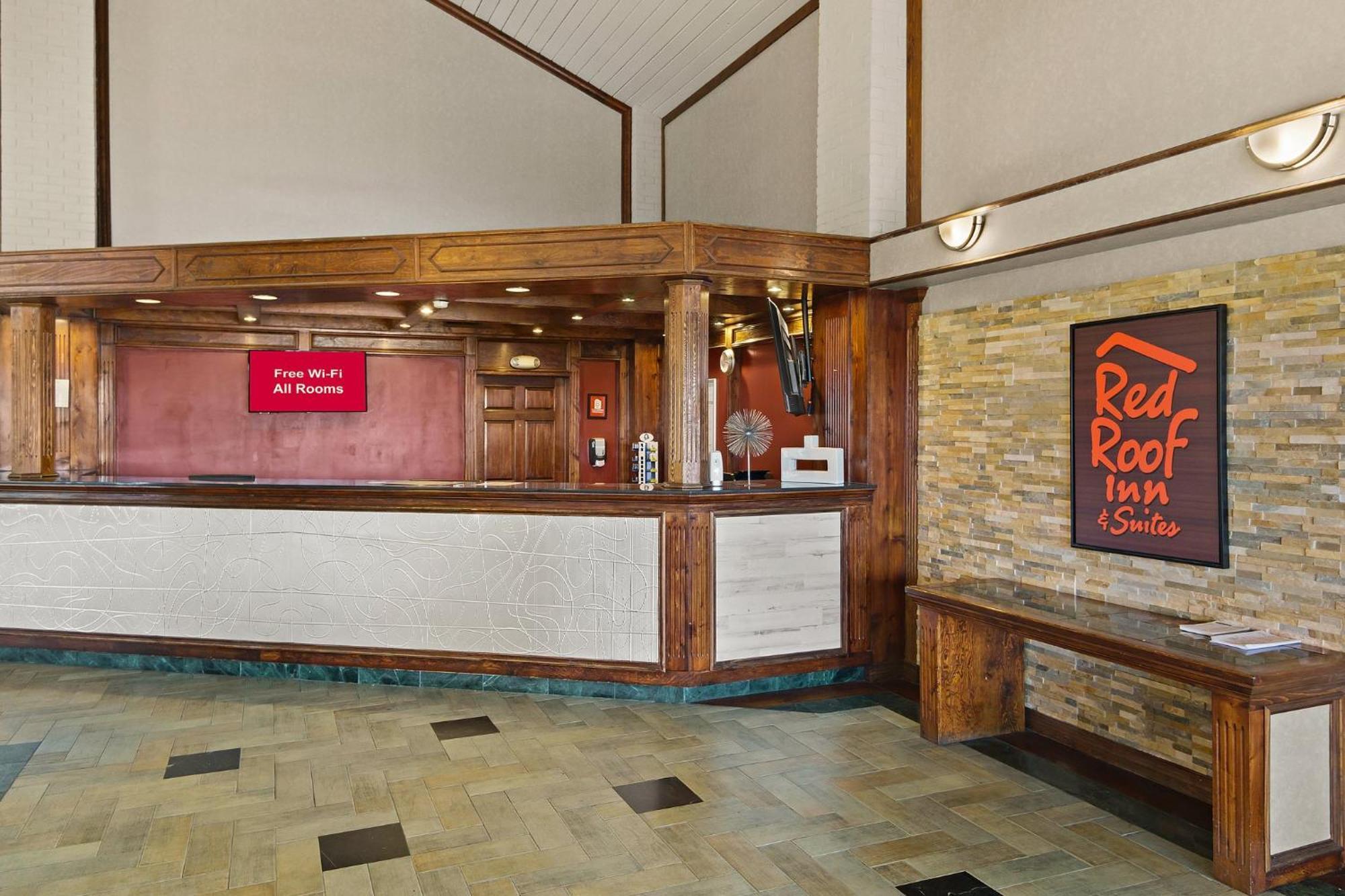 Red Roof Inn & Suites Irving - Dfw Airport South Exterior photo