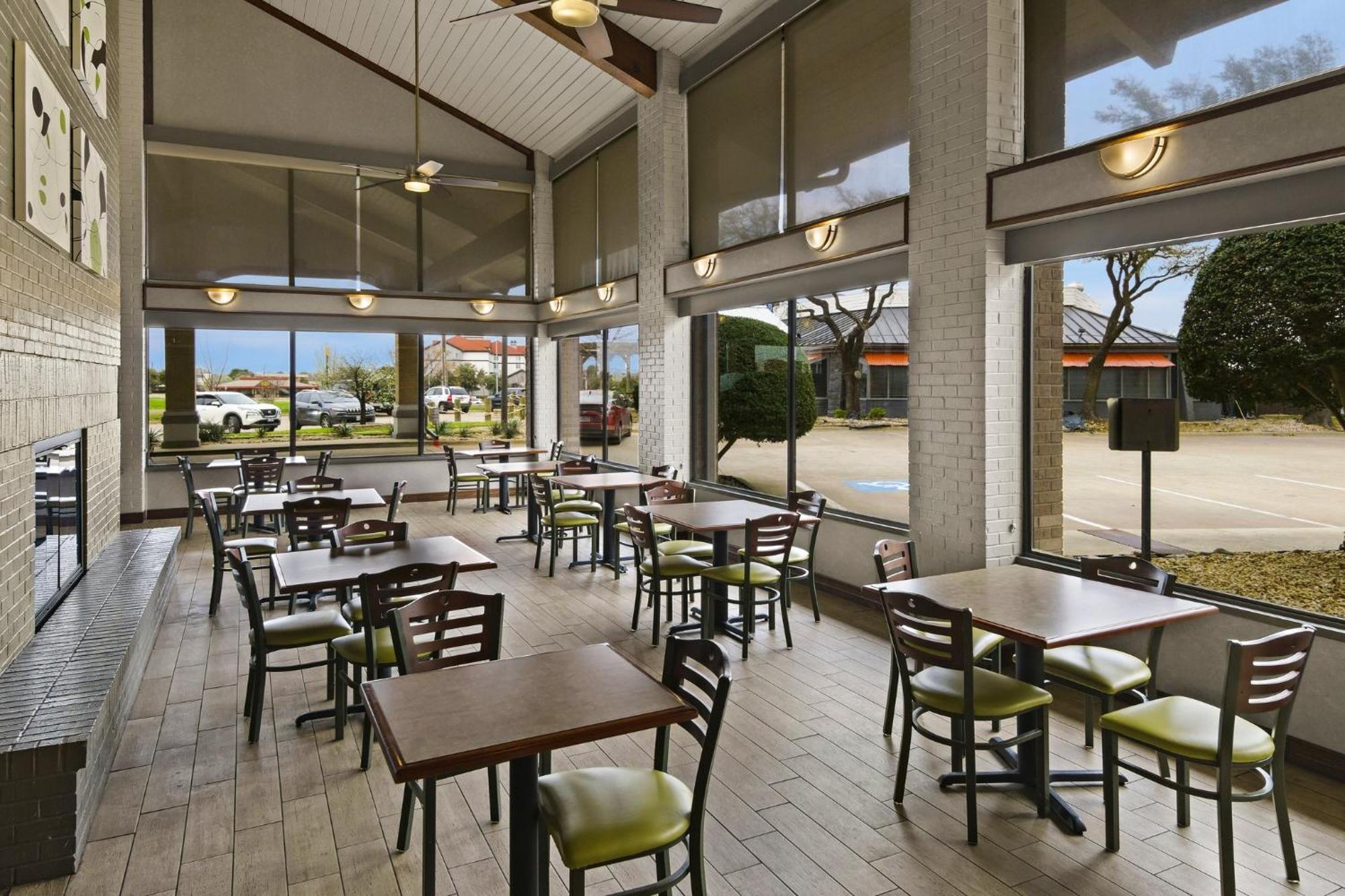 Red Roof Inn & Suites Irving - Dfw Airport South Exterior photo